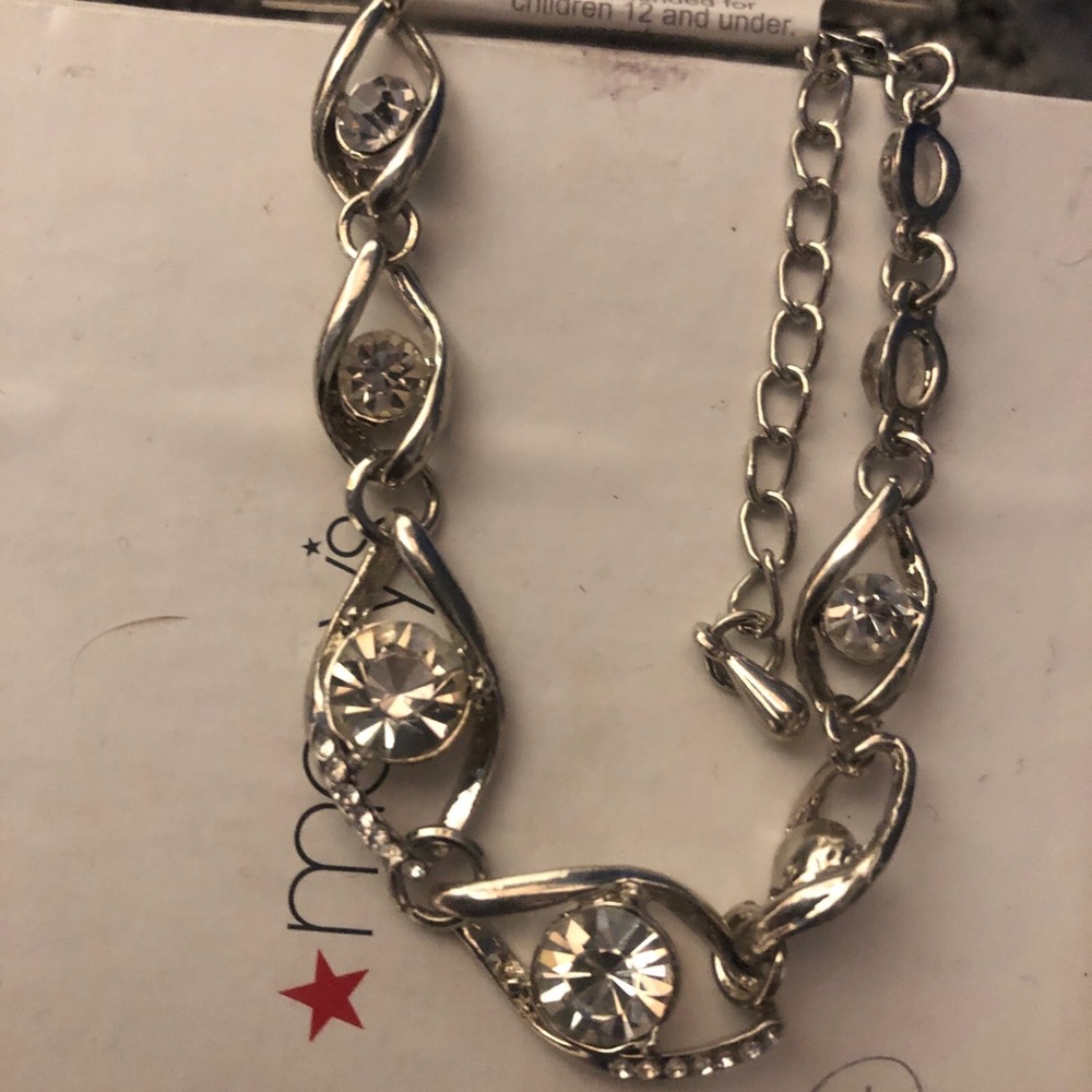 Intricate Silver Bracelet with Oval Links and Textured Finish